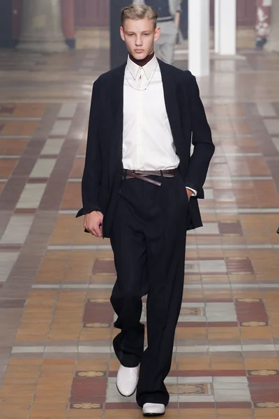 Look 3